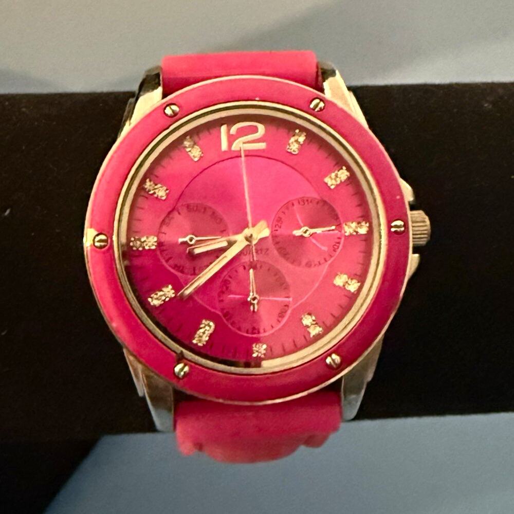 Quartz Analog Watch Pink Dial Silicone Strap 40mm 5 ATM